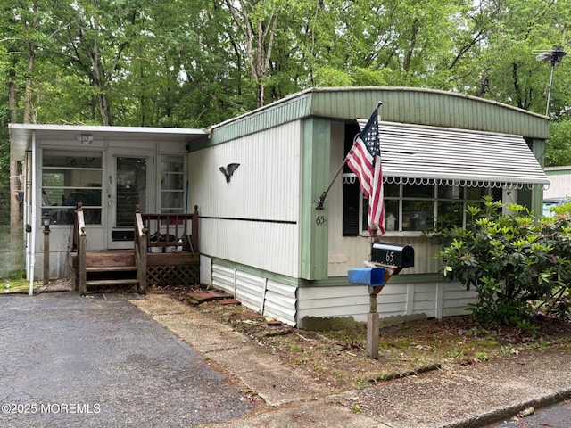 65 Lincoln St, Howell, NJ 07731 - manufactured / mobile home with view of wooded area