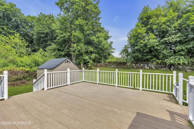 7 Elizabeth Pkwy, Eatontown, NJ 07724 - view of wooden deck