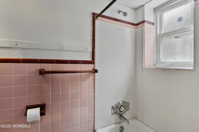 1020 Raritan Ave, Highland Park, NJ 08904 - bathroom featuring shower / bath combination