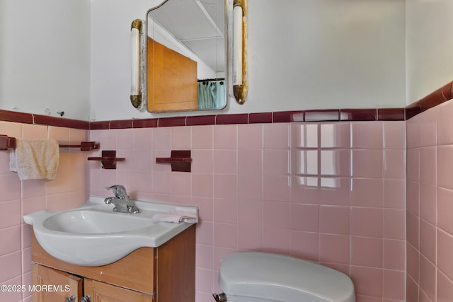 1020 Raritan Ave, Highland Park, NJ 08904 - bathroom featuring tile walls, vanity, and toilet