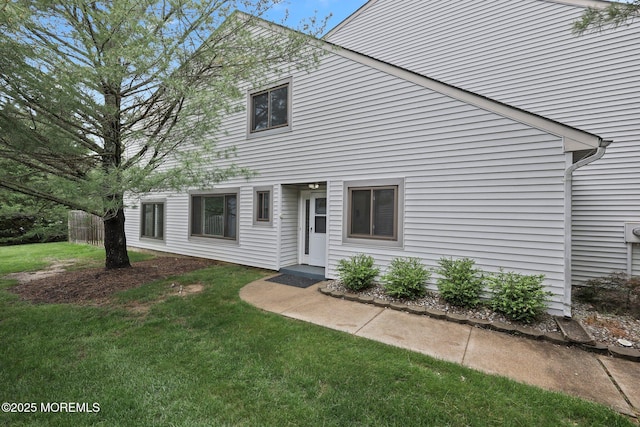 70 Lexington Cir, Matawan, NJ 07747 - view of front of house with a front lawn