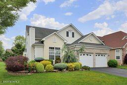 118 Timber Hill Dr, Monroe, NJ 08831 - view of front of property featuring driveway, a front yard, and a garage