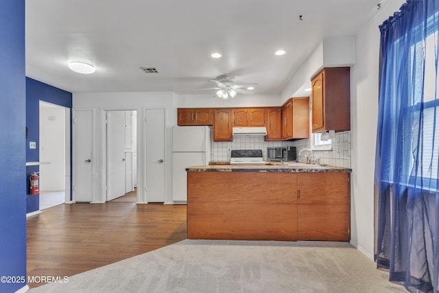 15 Courtshire Dr, Brick, NJ 08723 - kitchen with freestanding refrigerator, range, brown cabinets, a ceiling fan, and a peninsula