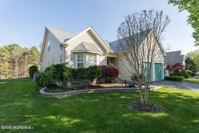 5 Rosewood Dr, Lakewood, NJ 08701 - view of front of home featuring asphalt driveway and a front lawn