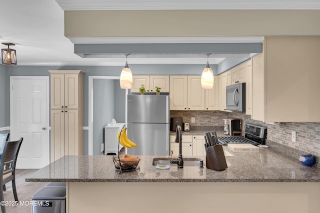 512 Highland Ter, Brick, NJ 08723 - kitchen with stainless steel appliances, a sink, a peninsula, ornamental molding, and cream cabinets