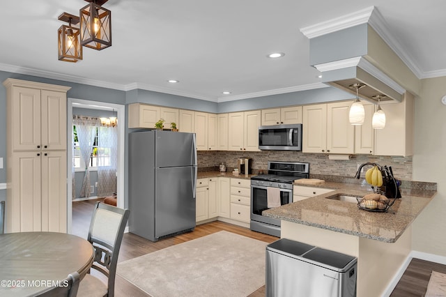 512 Highland Ter, Brick, NJ 08723 - kitchen with stainless steel appliances, cream cabinetry, a sink, light wood finished floors, and crown molding