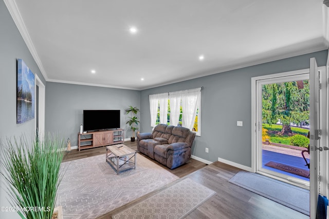 512 Highland Ter, Brick, NJ 08723 - living room featuring wood finished floors, baseboards, ornamental molding, and recessed lighting