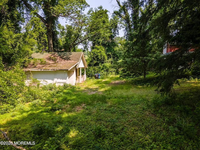965 W Front St, Red Bank, NJ 07701 - view of yard featuring an outdoor structure