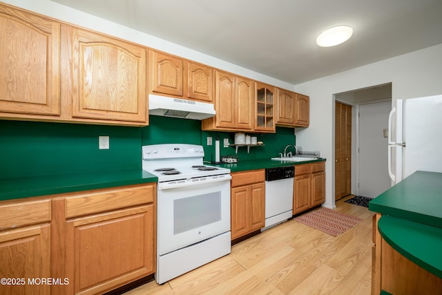 21 Pine Cluster Cir Unit A, Manalapan, NJ 07726 - kitchen with under cabinet range hood, white appliances, a sink, light wood-style floors, and glass insert cabinets