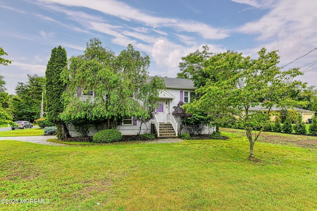 610 W Park Ave, Oakhurst, NJ 07755 - view of front facade with a front lawn