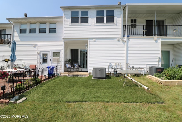 15 Iowa Ct Unit 621, Matawan, NJ 07747 - rear view of property featuring a balcony
