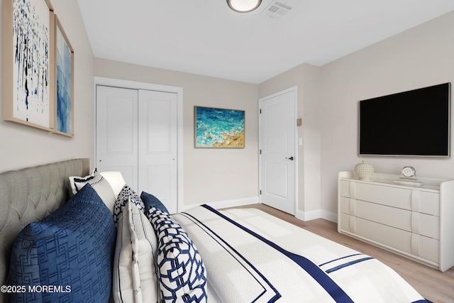1146B Argyll Cir Unit B, Lakewood, NJ 08701 - bedroom featuring light wood-style flooring, a closet, and baseboards