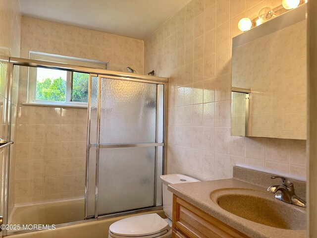 404 Harmony Rd, Middletown, NJ 07748 - full bath featuring tile walls, toilet, vanity, and enclosed tub / shower combo