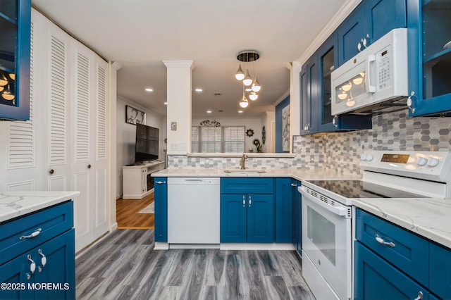 59B Cambridge Cir, Manchester, NJ 08759 - kitchen with white appliances, a sink, blue cabinets, tasteful backsplash, and dark wood finished floors