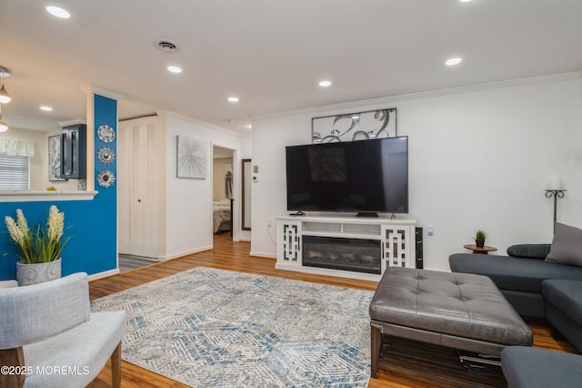 59B Cambridge Cir, Manchester, NJ 08759 - living room featuring wood finished floors, ornamental molding, baseboards, recessed lighting, and a glass covered fireplace