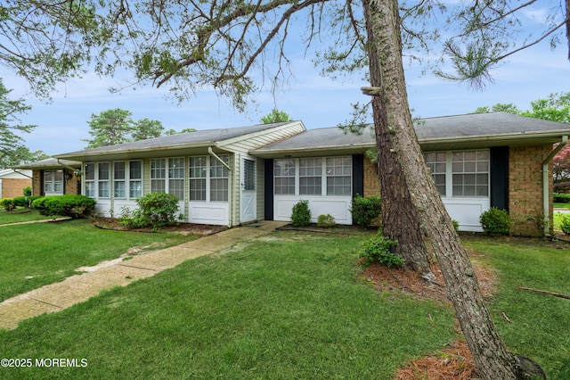 59B Cambridge Cir, Manchester, NJ 08759 - single story home with a front lawn, a sunroom, and brick siding