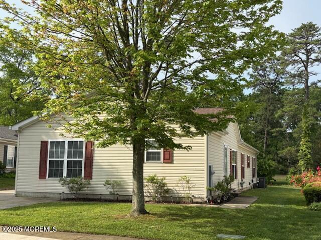 184 Pebble Beach Dr, Mays Landing, NJ 08330 - view of side of property featuring a lawn