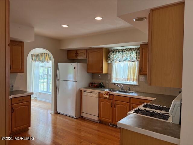 184 Pebble Beach Dr, Mays Landing, NJ 08330 - kitchen featuring white appliances, plenty of natural light, light wood-style floors, tasteful backsplash, and recessed lighting