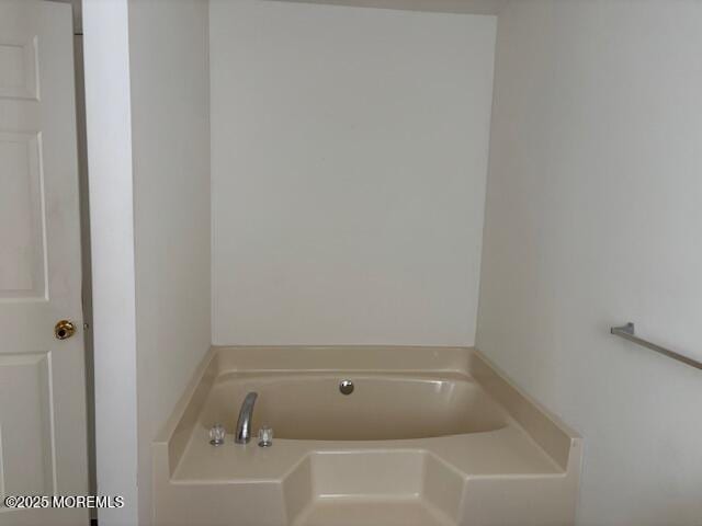 184 Pebble Beach Dr, Mays Landing, NJ 08330 - bathroom featuring a garden tub