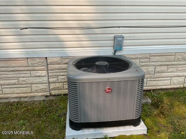 37 Pine Ridge Blvd, Whiting, NJ 08759 - exterior view of cooling unit