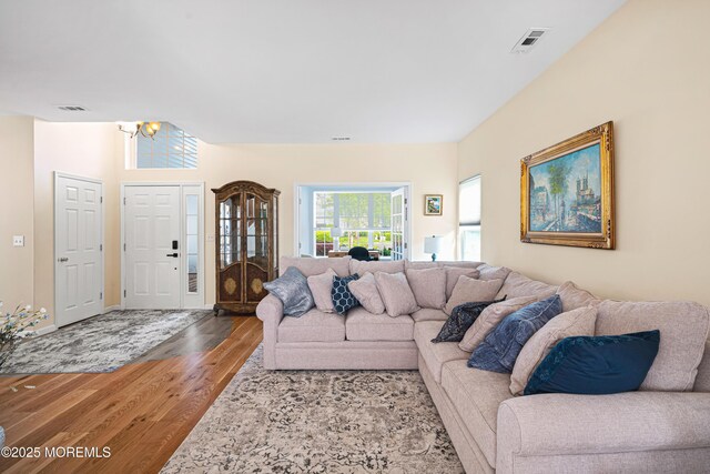 3 Devon Ct, Monroe, NJ 08831