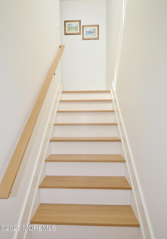 11 Fern Ct, Tinton Falls, NJ 07724 - view of stairway