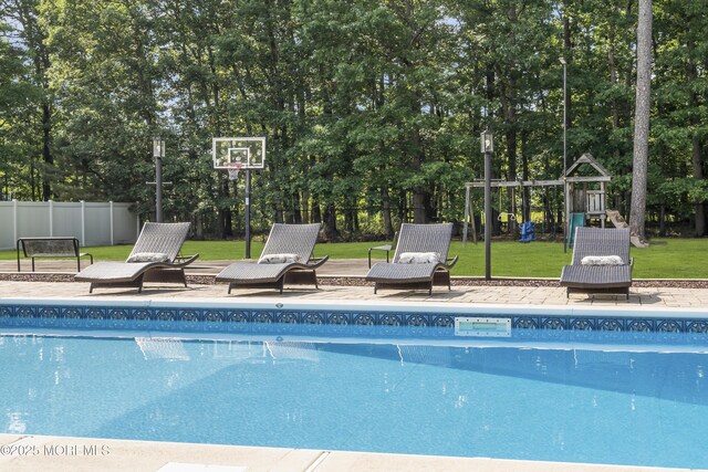 8 Reagan Dr, Jackson, NJ 08527