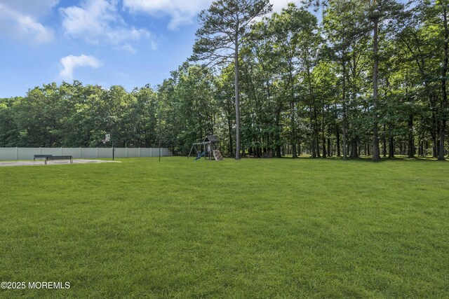 8 Reagan Dr, Jackson, NJ 08527