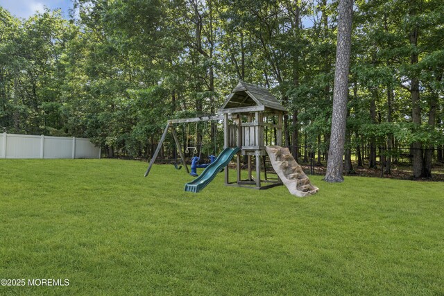 8 Reagan Dr, Jackson, NJ 08527