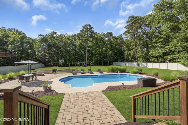 8 Reagan Dr, Jackson, NJ 08527