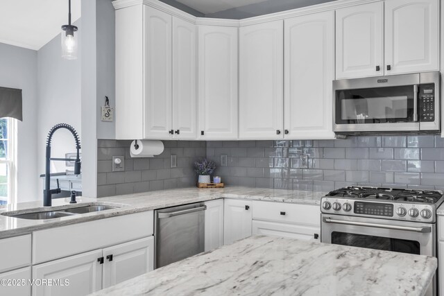 8 Reagan Dr, Jackson, NJ 08527