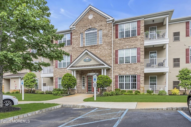 113 Sophee Ln, Lakewood, NJ 08701 - view of front facade featuring uncovered parking, brick siding, and a front yard