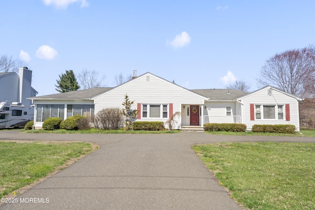 96 Gordons Corner Rd, Manalapan, NJ 07726 - ranch-style house with a front lawn