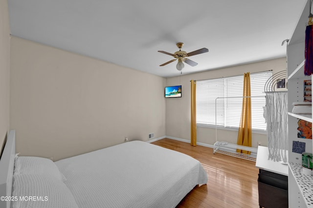 40 Wood St, Keansburg, NJ 07734 - bedroom featuring light wood-style flooring, baseboards, and ceiling fan