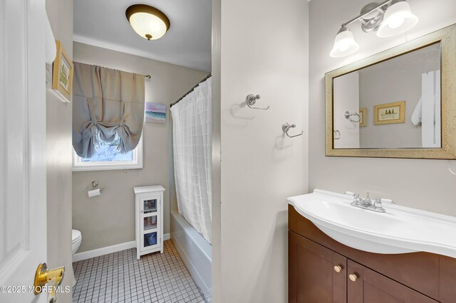 40 Wood St, Keansburg, NJ 07734 - full bathroom featuring vanity, toilet, baseboards, shower / bath combo, and tile patterned floors