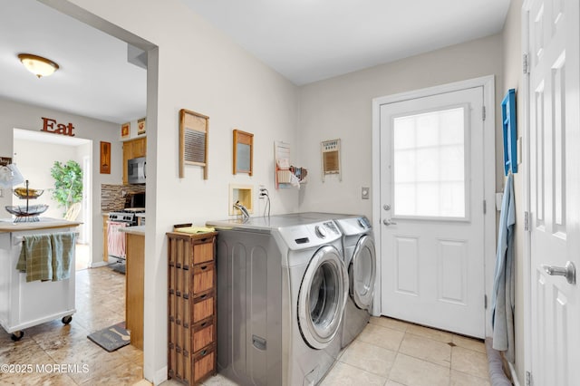 40 Wood St, Keansburg, NJ 07734 - laundry room featuring washing machine and dryer, plenty of natural light, and light tile patterned flooring