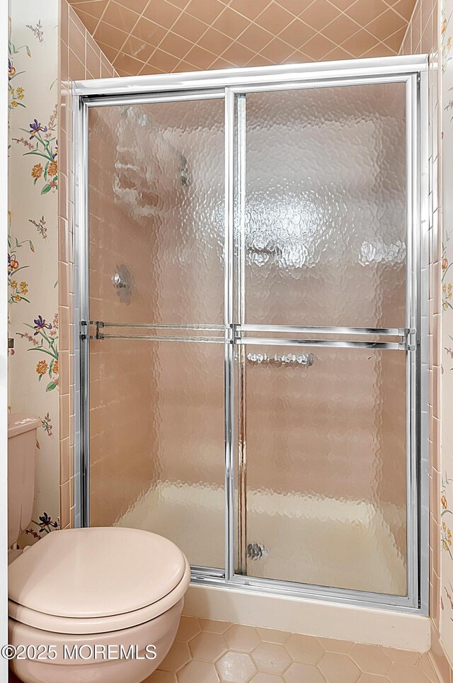62 Woodshill Dr S, Lakewood, NJ 08701 - full bath with toilet, tile patterned flooring, and a shower stall