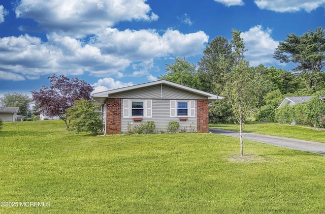 5 Lodge Ct, Brick, NJ 08724 - view of front of house with a front yard and driveway
