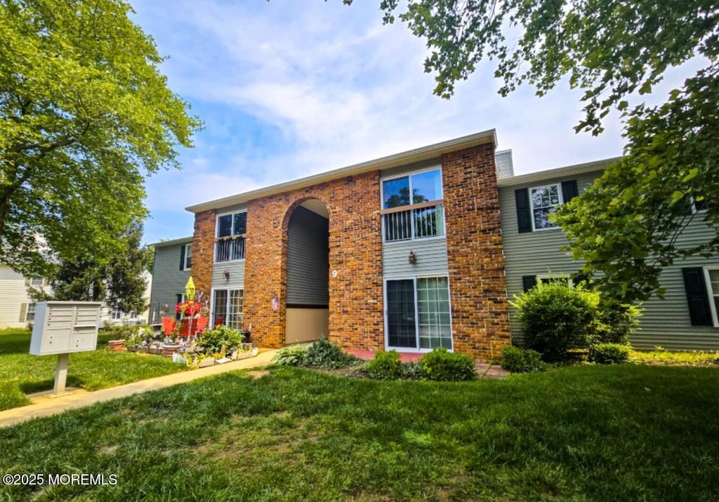 9-2 Seattle Ct, Freehold, NJ 07728 - view of front of home featuring a front yard and brick siding