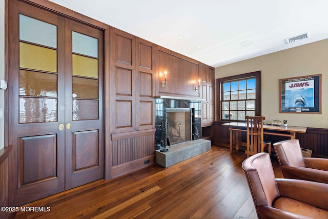 425 E Ave, Bay Head, NJ 08742 - living area featuring dark wood-type flooring, a high end fireplace, and recessed lighting