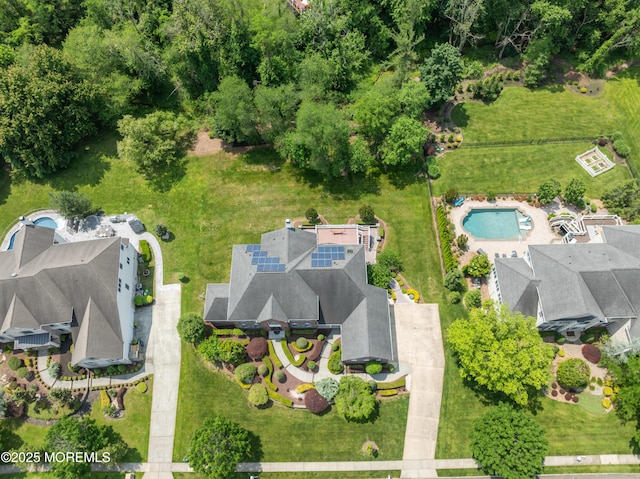 27 Witherspoon Way, Marlboro, NJ 07746 - bird's eye view of a pool area