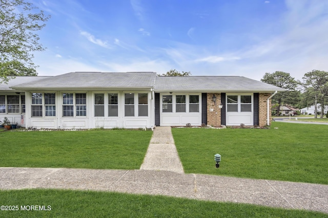 9 Edinburgh Ln Unit D, Manchester, NJ 08759 - ranch-style home with a front yard, roof with shingles, and brick siding