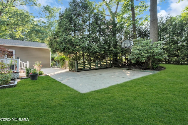 1 Algonquin Dr, Marlboro, NJ 07746 - view of yard