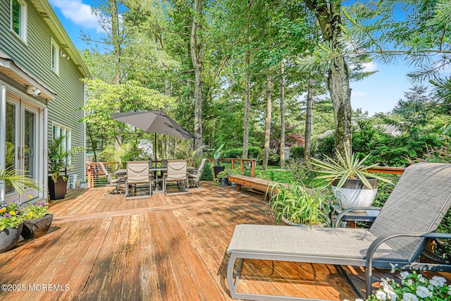 5 Leighton Dr, East Brunswick, NJ 08816 - deck featuring outdoor dining space