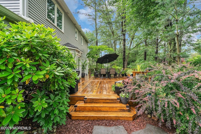 5 Leighton Dr, East Brunswick, NJ 08816 - wooden deck with outdoor dining space