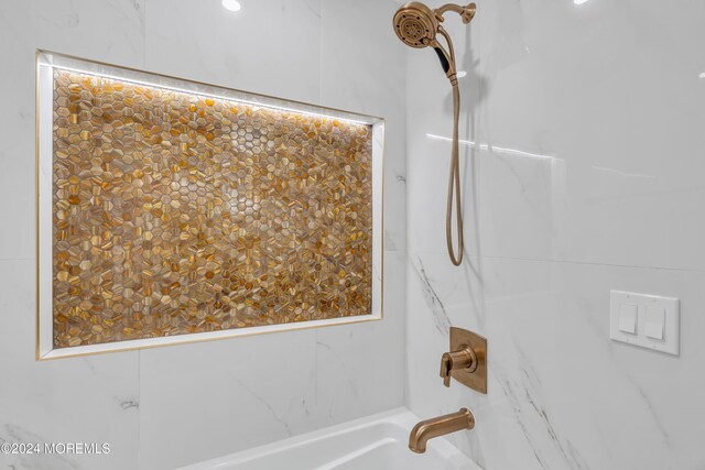 214 Private Way, Lakewood, NJ 08701 - full bathroom with shower / washtub combination