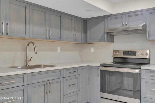 214 Private Way, Lakewood, NJ 08701 - kitchen featuring under cabinet range hood, electric stove, a sink, gray cabinets, and light countertops