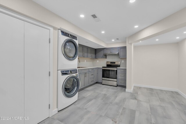 214 Private Way, Lakewood, NJ 08701 - washroom with stacked washer / dryer, recessed lighting, and baseboards