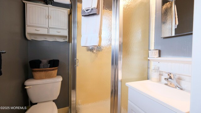 277 Grandview Ave, Piscataway Twp, NJ 08854 - full bathroom featuring a shower stall, toilet, and vanity
