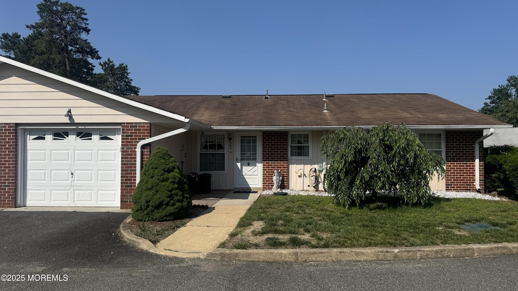 966A Argyll Cir, Lakewood, NJ 08701 - single story home with brick siding, a garage, asphalt driveway, and a front yard